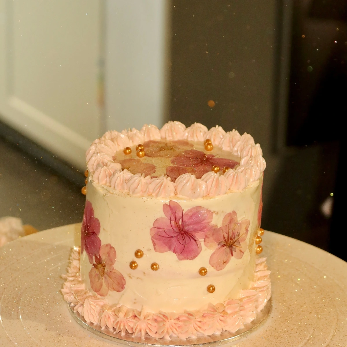 Fertiger Bento-Cake mit Blumen